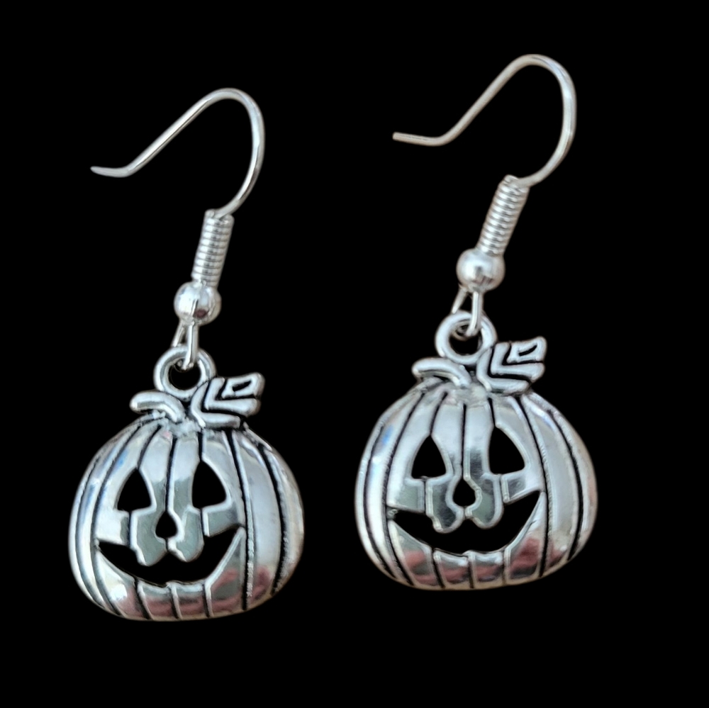 Jack o lantern earrings for Halloween